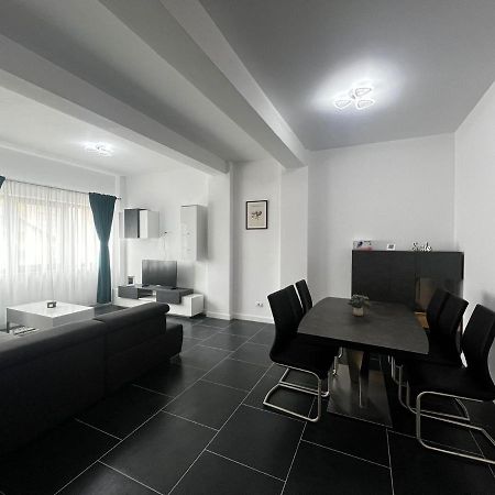 Marvellous Aparthotel With Master Apartments Suceava Bagian luar foto