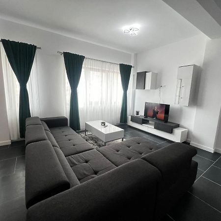 Marvellous Aparthotel With Master Apartments Suceava Bagian luar foto