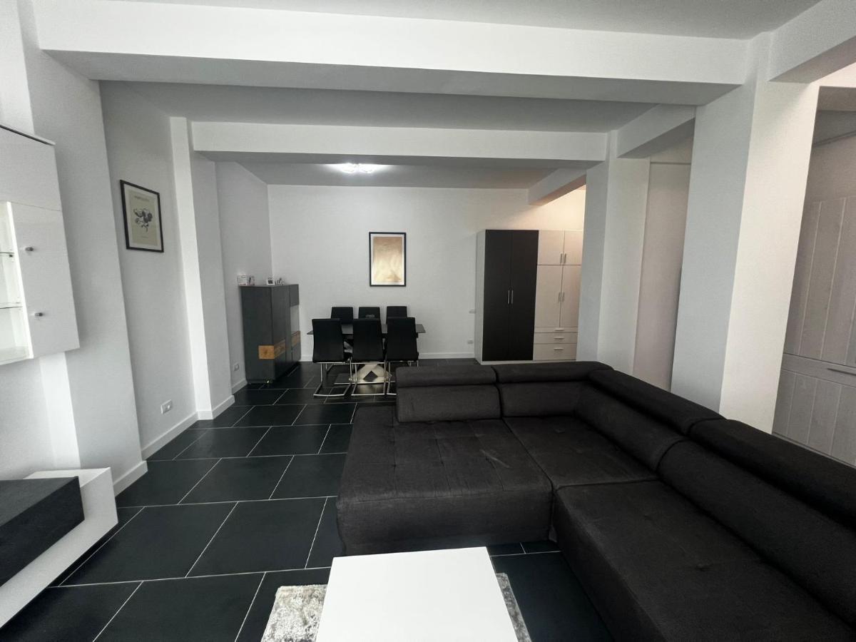 Marvellous Aparthotel With Master Apartments Suceava Bagian luar foto