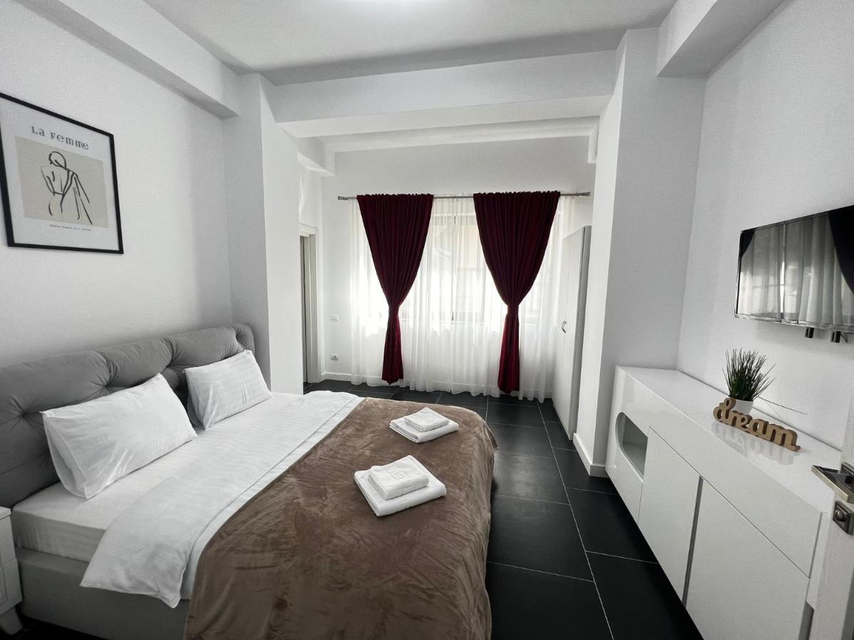 Marvellous Aparthotel With Master Apartments Suceava Bagian luar foto