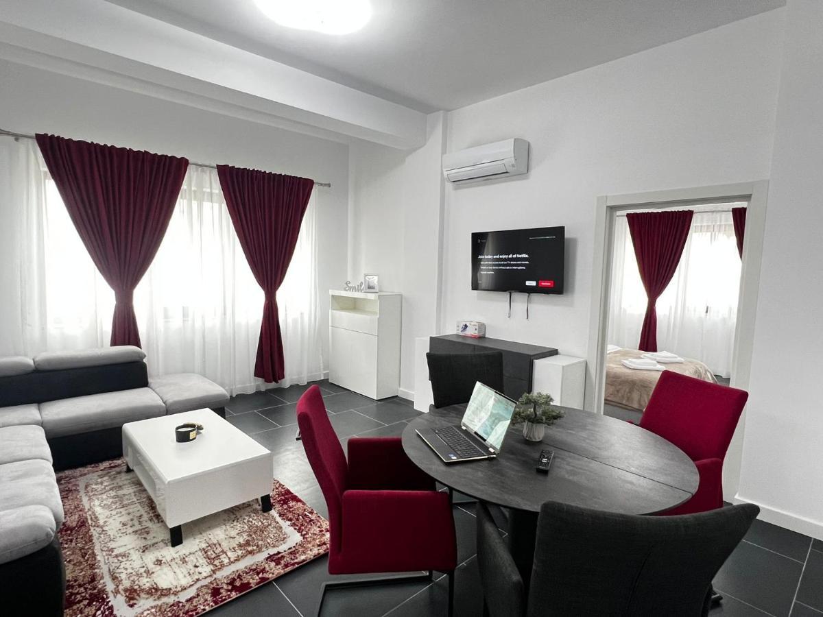 Marvellous Aparthotel With Master Apartments Suceava Bagian luar foto