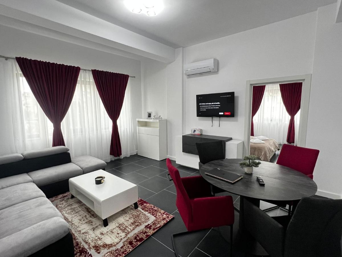 Marvellous Aparthotel With Master Apartments Suceava Bagian luar foto