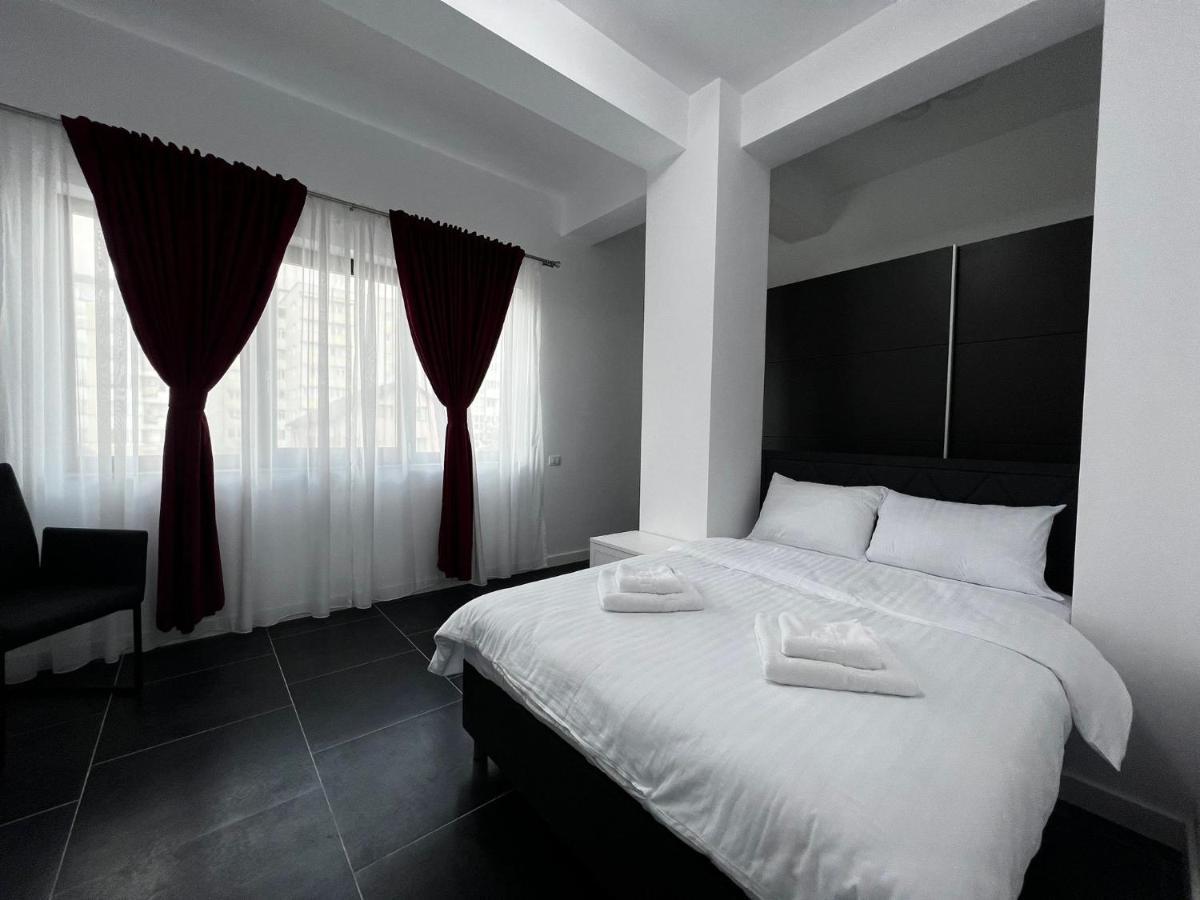 Marvellous Aparthotel With Master Apartments Suceava Bagian luar foto