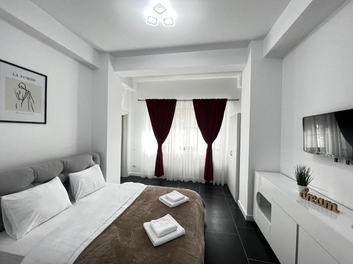 Marvellous Aparthotel With Master Apartments Suceava Bagian luar foto