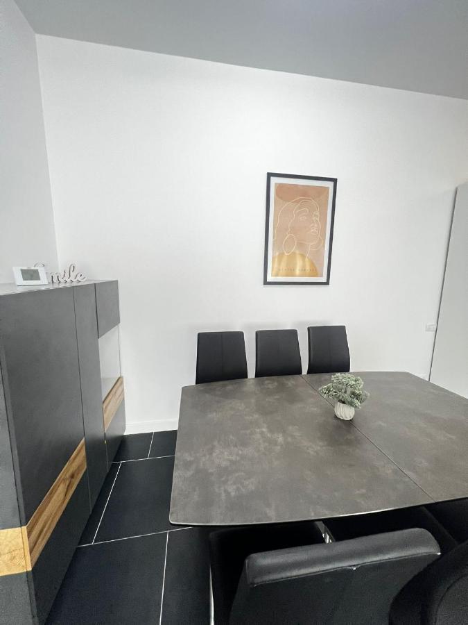 Marvellous Aparthotel With Master Apartments Suceava Bagian luar foto