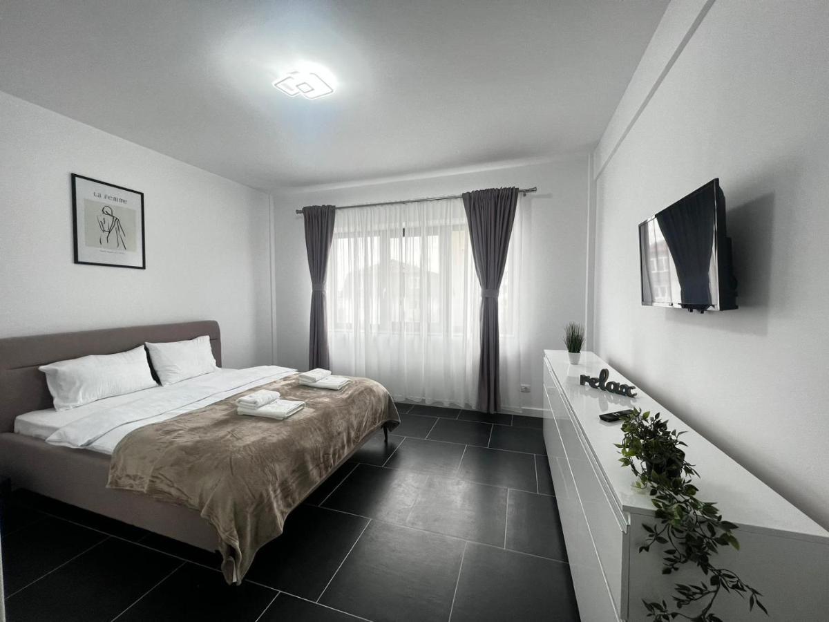Marvellous Aparthotel With Master Apartments Suceava Bagian luar foto