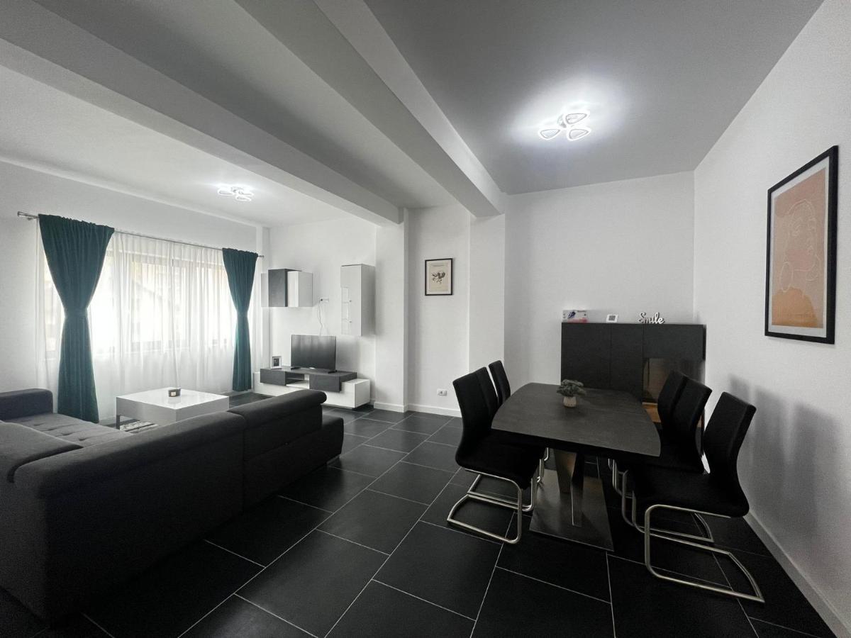 Marvellous Aparthotel With Master Apartments Suceava Bagian luar foto