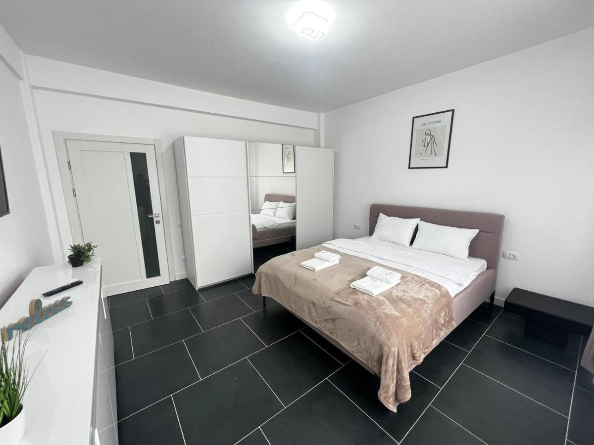 Marvellous Aparthotel With Master Apartments Suceava Bagian luar foto