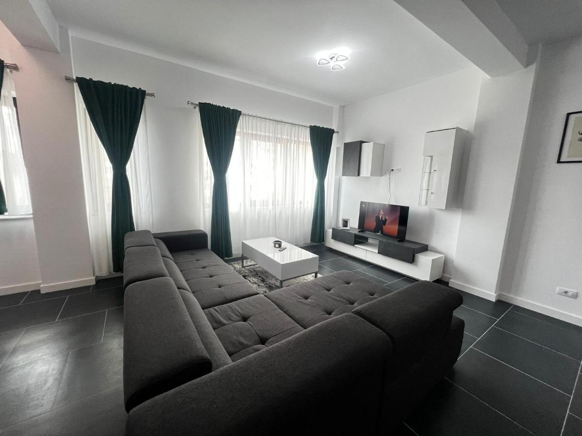 Marvellous Aparthotel With Master Apartments Suceava Bagian luar foto