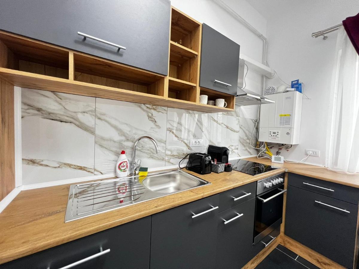 Marvellous Aparthotel With Master Apartments Suceava Bagian luar foto