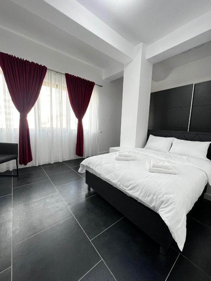 Marvellous Aparthotel With Master Apartments Suceava Bagian luar foto