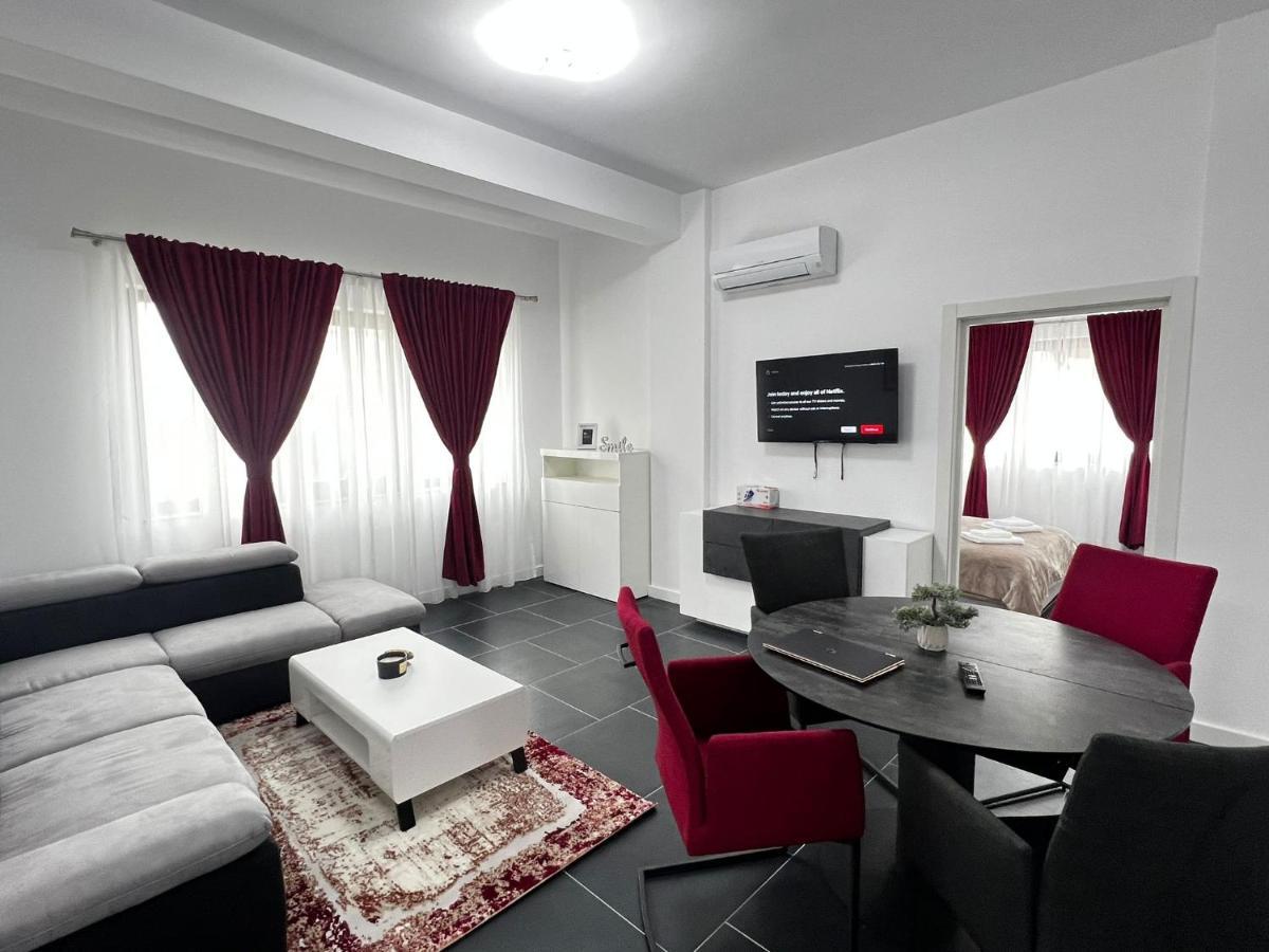 Marvellous Aparthotel With Master Apartments Suceava Bagian luar foto