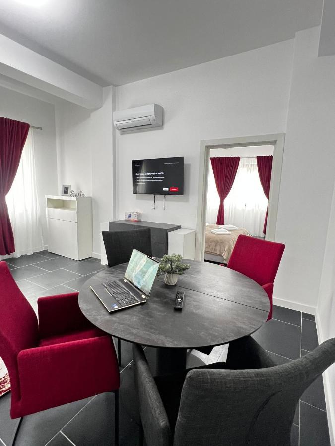 Marvellous Aparthotel With Master Apartments Suceava Bagian luar foto