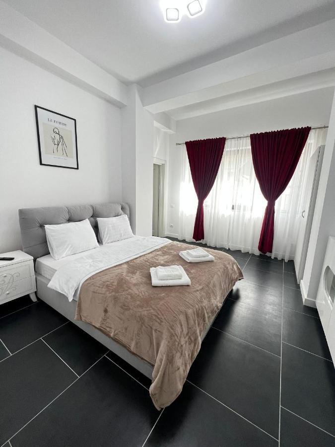 Marvellous Aparthotel With Master Apartments Suceava Bagian luar foto