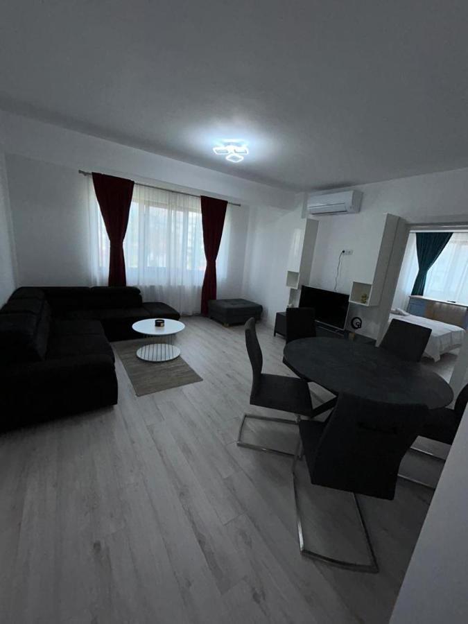 Marvellous Aparthotel With Master Apartments Suceava Bagian luar foto
