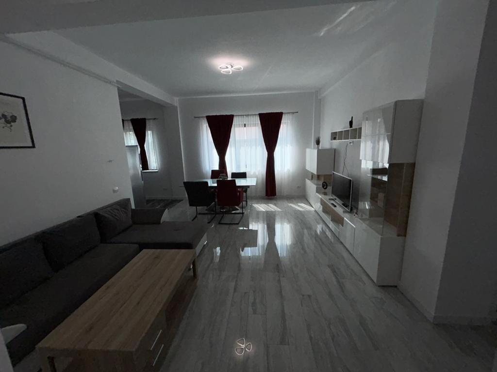 Marvellous Aparthotel With Master Apartments Suceava Bagian luar foto