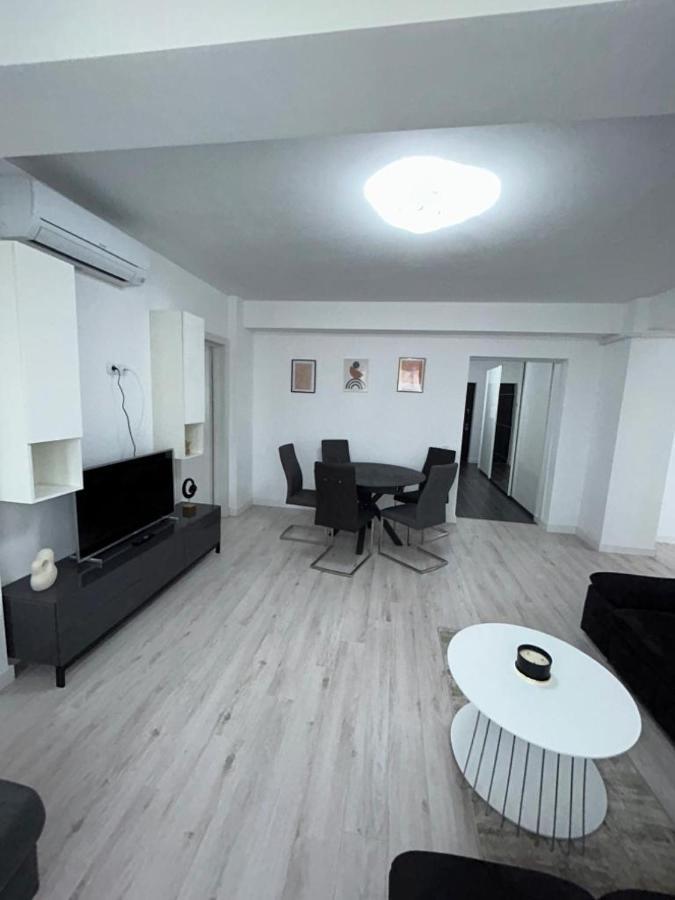 Marvellous Aparthotel With Master Apartments Suceava Bagian luar foto
